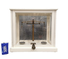 HISTORISCHE APOTHEKERWAAGE  in