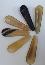 alte Pulverschiffchen aus Horn