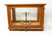 historische Apothekerwaage